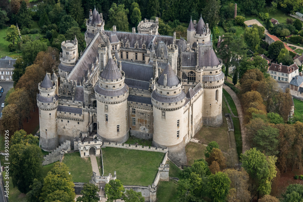 Vue aérienne du Château de Pierrefond 60 restauré par Viollet le Duc Stock Photo Adobe Stock Vue aérienne du Château de Pierrefond 60 restauré par Viollet le Duc Stock Photo Adobe Stock