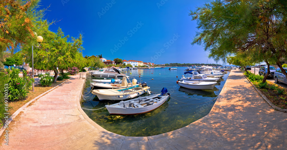 Obraz premium Tourist town of Petrcane panoramic waterfront view