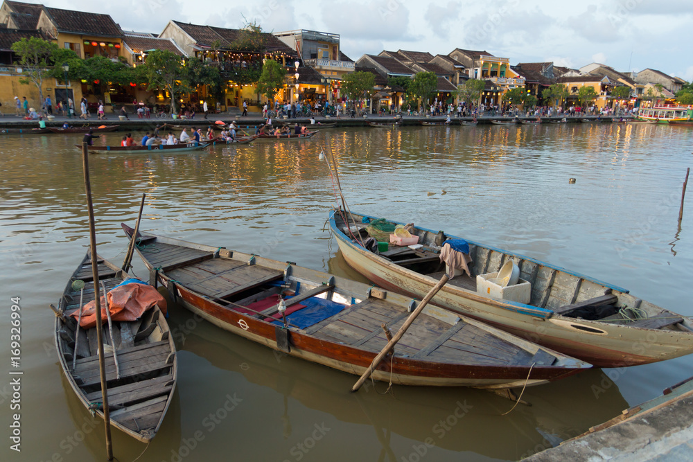 hoi an boats on river
