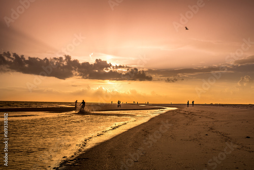 Canvas Print Sunset Walking down the beach