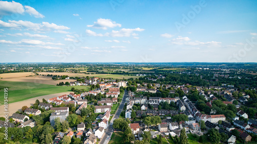 Luftaufnahme Wohngebiet / Siedlung mit Häusern in einer Kleinstadt