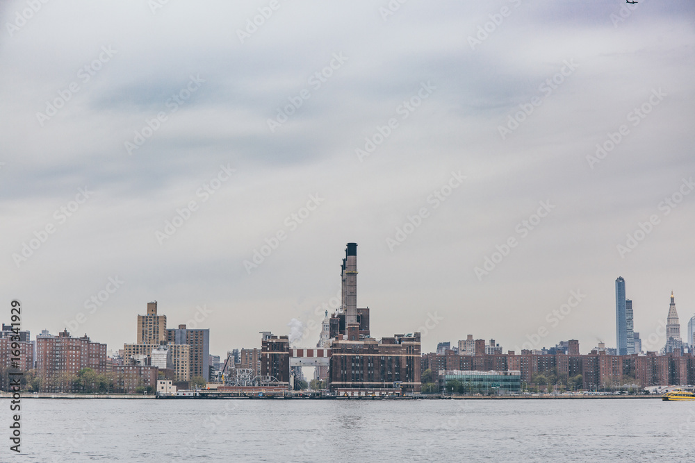 Obraz premium Citi view from East River park, Brooklyn