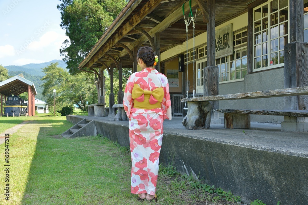 旅・浴衣の女性