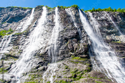 Obraz na płótnie Seven Sisters Waterfalls w salonie