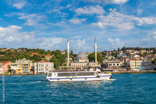 Passenger ship in Istanbul Fototapet
