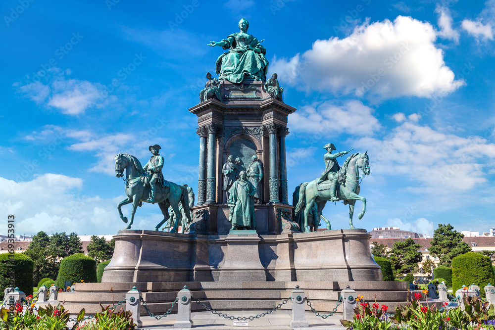 Obraz premium Maria Theresa statue in Vienna