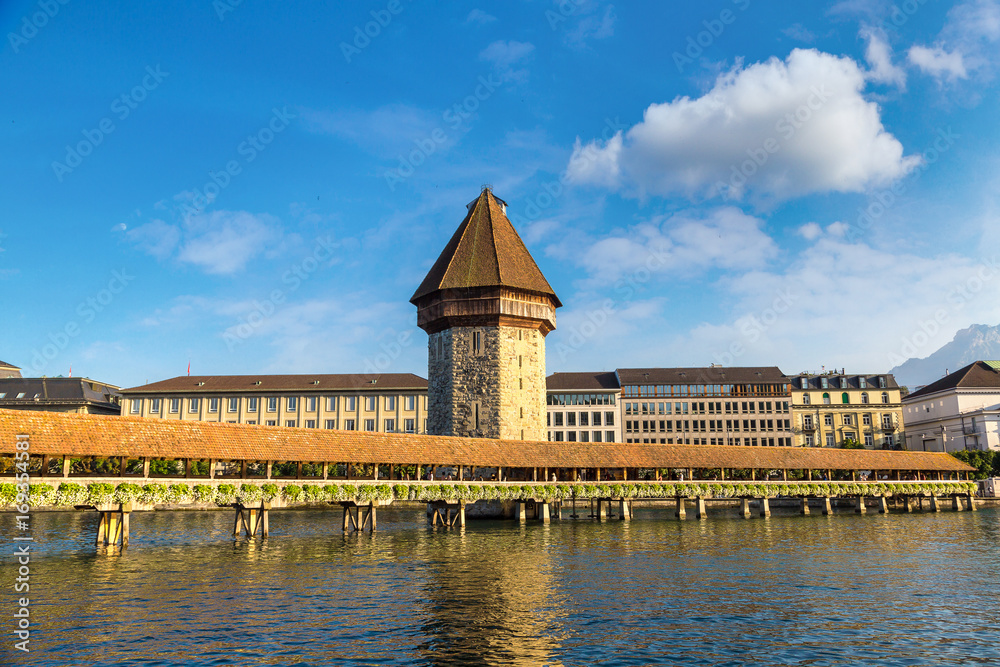 Fototapeta premium Famous Chapel bridge in Lucerne
