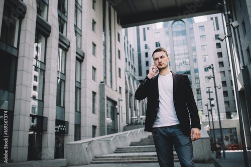 Wallpaper Mural The young businessman in a town Torontodigital.ca