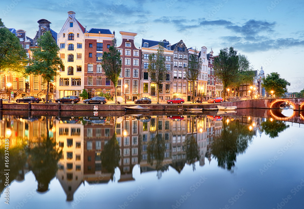 Fototapeta premium Amsterdam nocą - Holandia, Holandia.