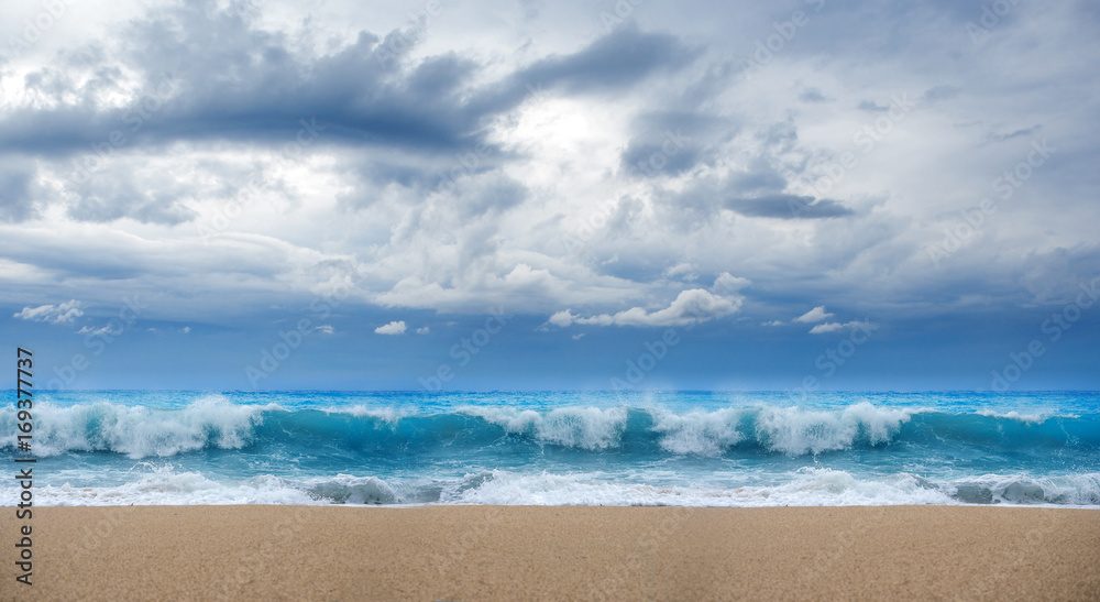 Obraz premium Blue wave in tropical ocean.
