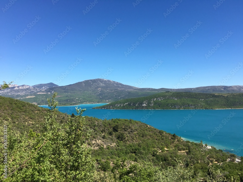 Vue panoramique du lac
