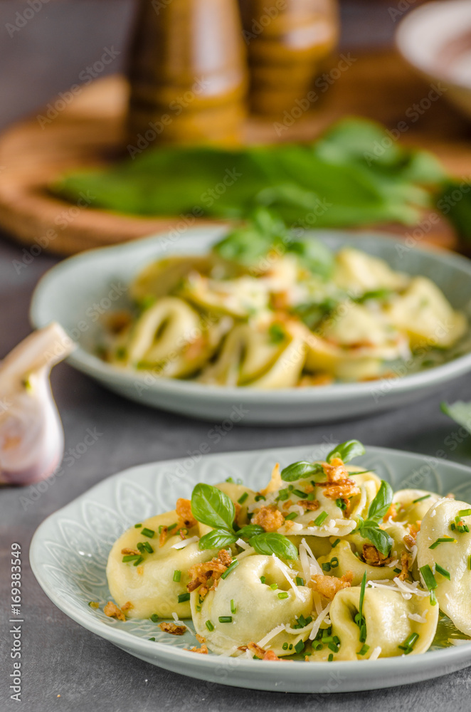 Stuffed Tortellini garlic and spinach Stuffed Tortellini garlic and spinach