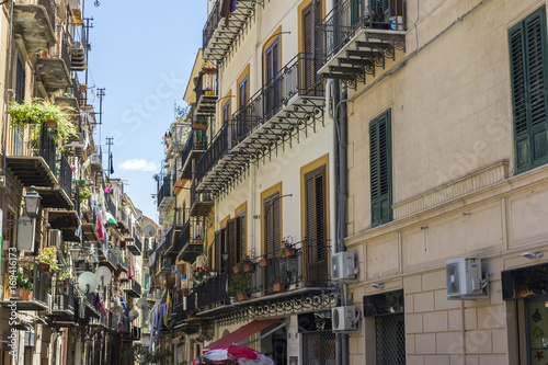 Narrow street in Palermo, Italy © skovalsky