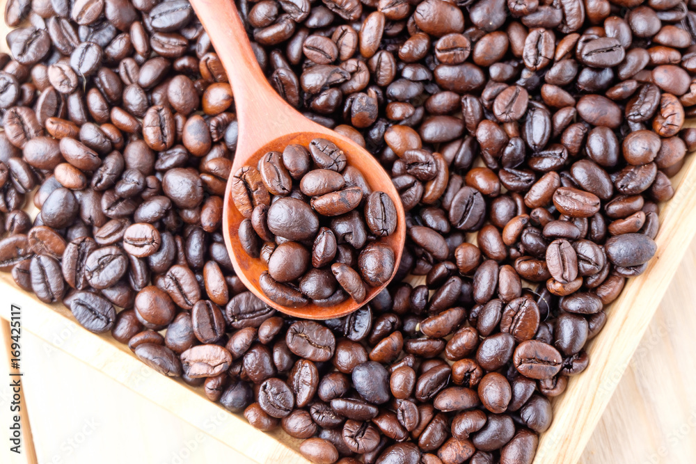 Fototapeta premium coffee beans on wooden background