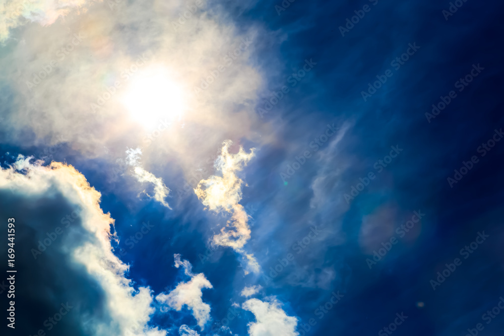 Fototapeta premium Глубокое синее небо и облака