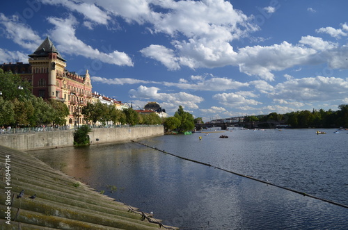 Wełtawa w Pradze latem/Vltava river in Prague by summer time, Czech Republic