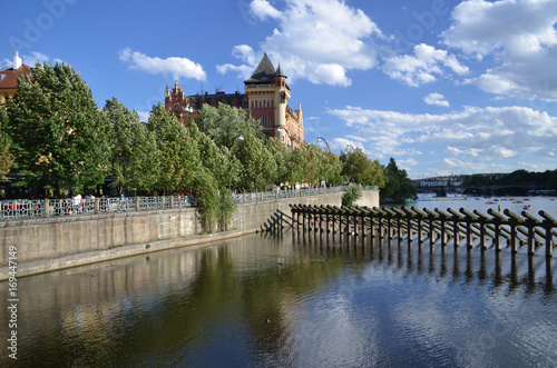 Wełtawa w Pradze latem/Vltava river in Prague by summer time, Czech Republic