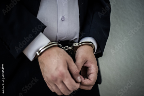 A businessman caught with handcuffs on his stomach for corruption and stealing fraud and bribery of banks in a million dollars.