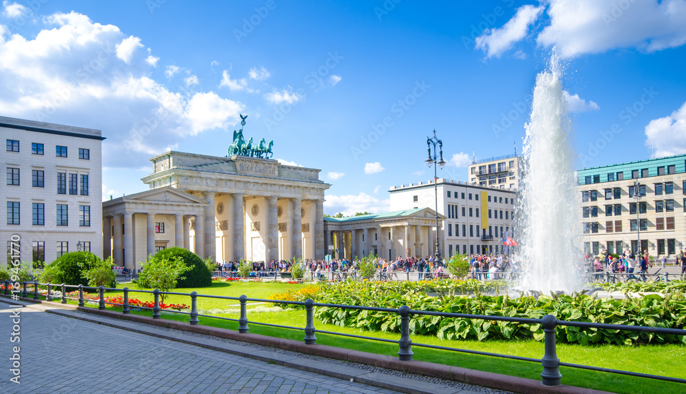 Berlin, Brandenburg Gate - obrazy, fototapety, plakaty 