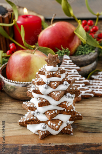 Fototapeta Naklejka Na Ścianę i Meble -  Gingerbread christmas tree