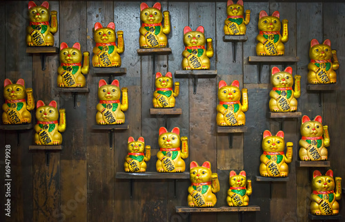 Canvas-taulu Chinese lucky cats on shelves, Chinese full moon festival