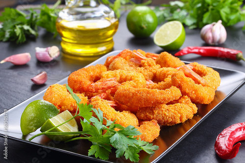 Fotografie fried breaded shrimps on plate, close-up