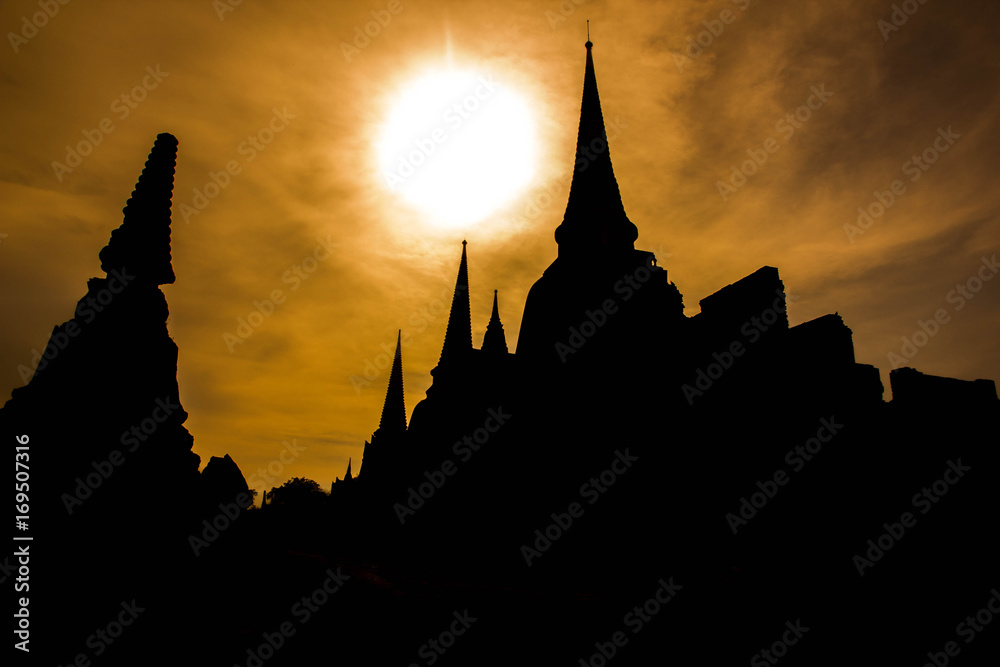 Obraz premium Dark pagoda in Ayutthaya Historical Park, Ayutthaya, Thailand