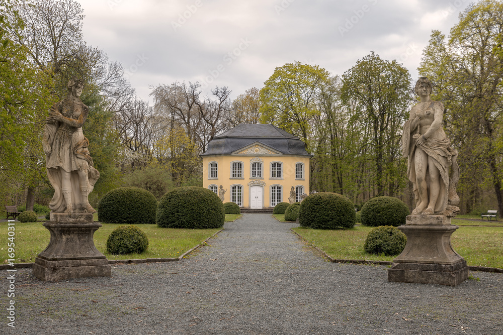 Sophienpark mit Schallhaus - Schloss Burgk