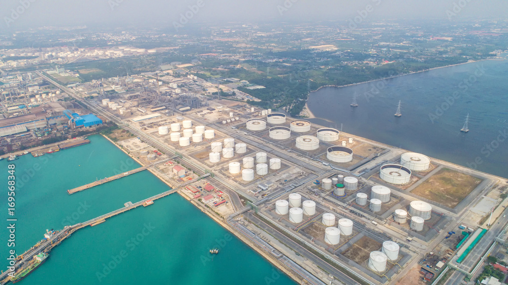 Naklejka premium Aerial view Oil refinery .The factory is located in the middle of nature and no emissions. The area around the air pure.