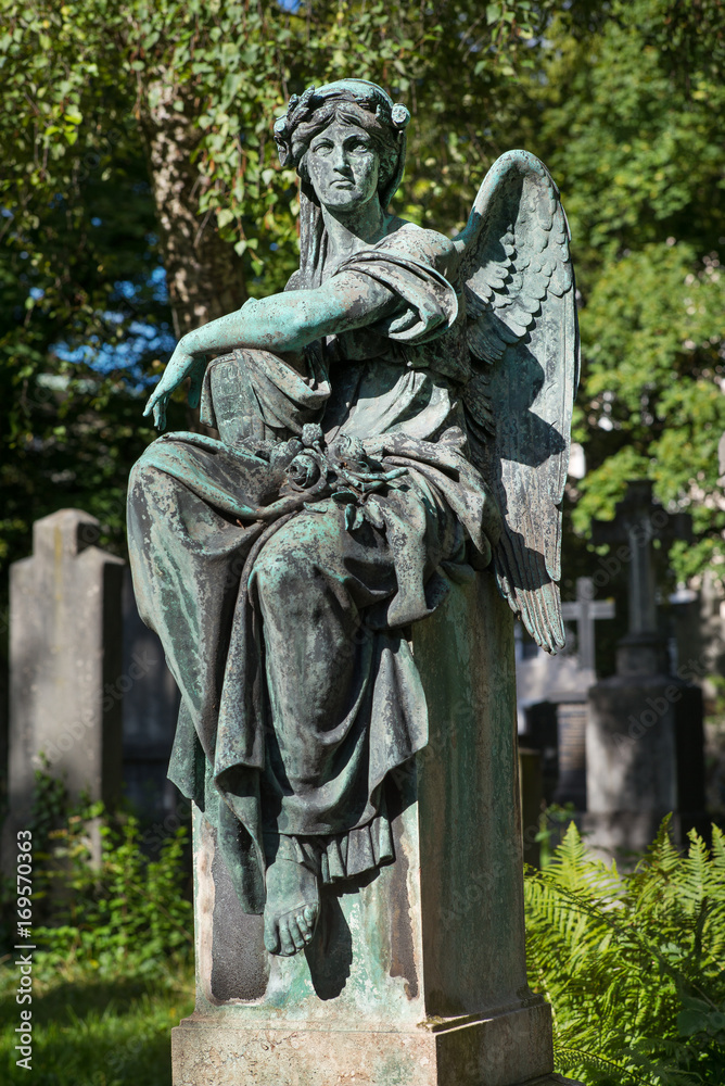 Grabfigur auf dem Alten Südfriedhof in München