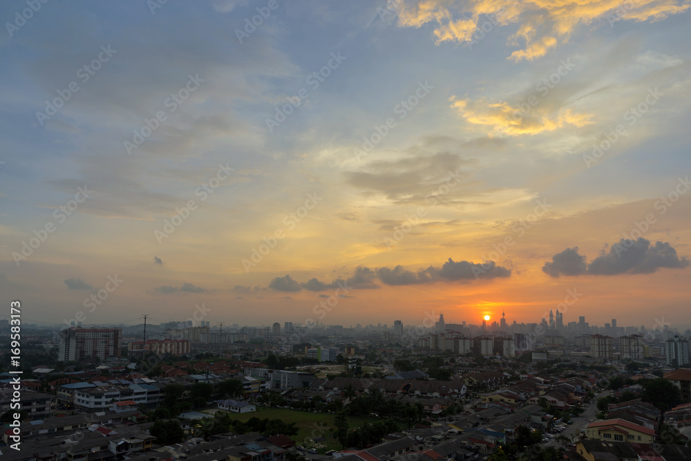 Fototapeta premium A majestic sunset in downtown Kuala Lumpur, the capital of Malaysia. Its modern skyline is dominated by the 451m tall KLCC, a pair of glass and steel clad skyscrapers.