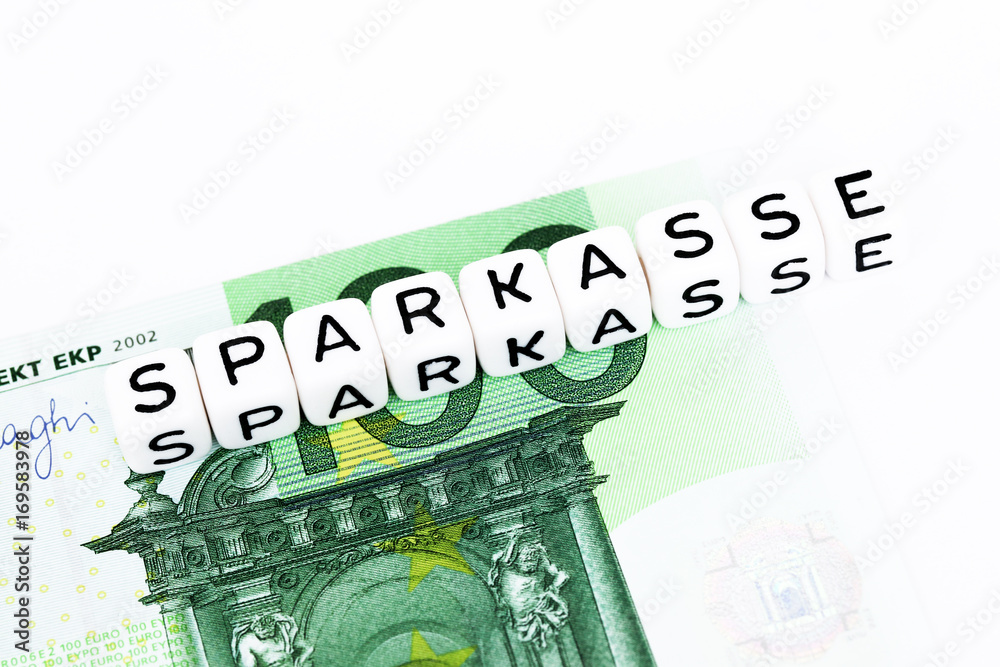 Fototapeta premium Sparkasse Buchstaben auf Geldschein