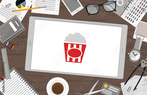 Schreibtisch mit Tablet - Popcorn
