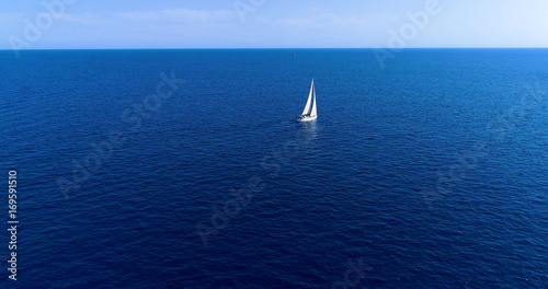 voilier en mer, sur la côte espagnole © Fly_and_Dive