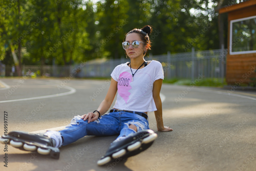 Fototapeta premium Summer girl in Park rollerblading