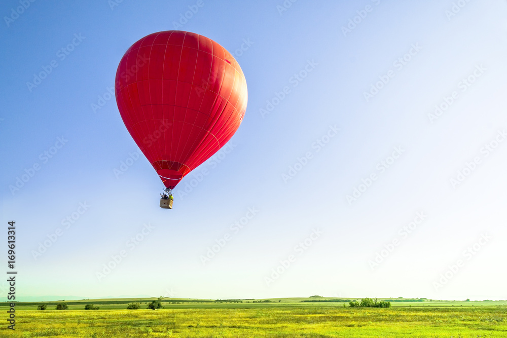 Naklejka premium Flying a balloon with hot air