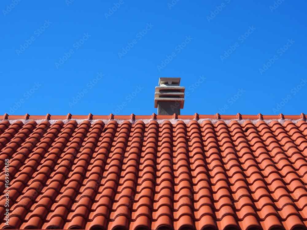 Neues Dach: Dachpfannen, Dachziegel, Dachsanierung in Südeuropa