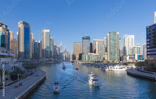 Dubai - The promenade of Marina.