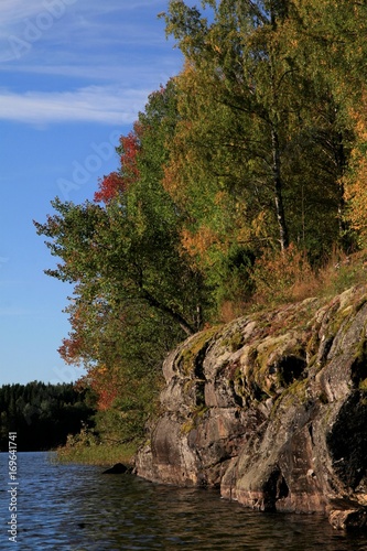 malerischer See in Schweden im Herbst, Östen, Värmland