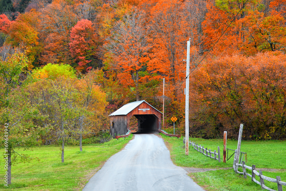 Obraz premium Cilley covered bridge in Tunbridge Vermont