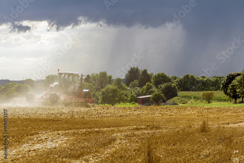 stormy farming scenery © PRILL Mediendesign