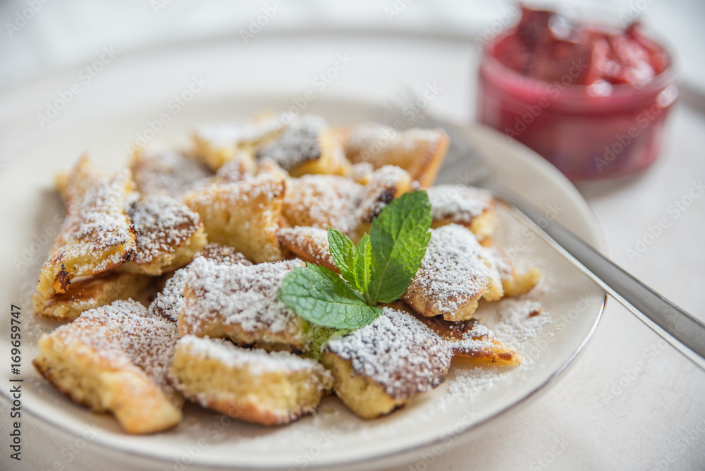 Kaiserschmarrn mit Zwetschgenröster Kaiserschmarrn mit Zwetschgenröster