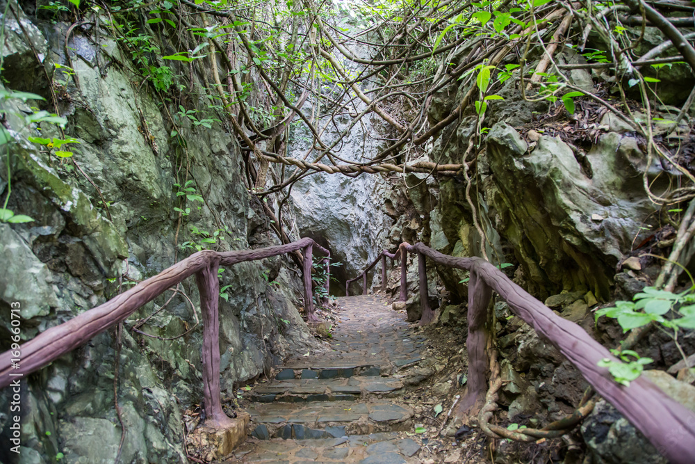 huppatat is attractions  in Uthai Thani