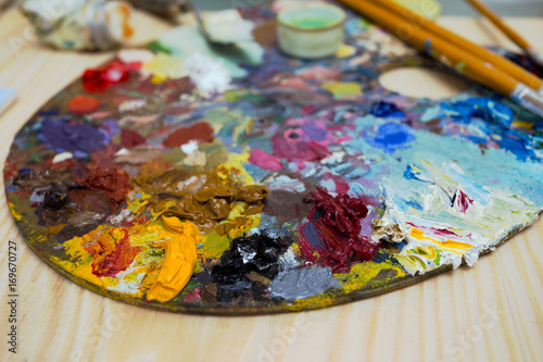 Wallpaper Mural brushes with palette Torontodigital.ca