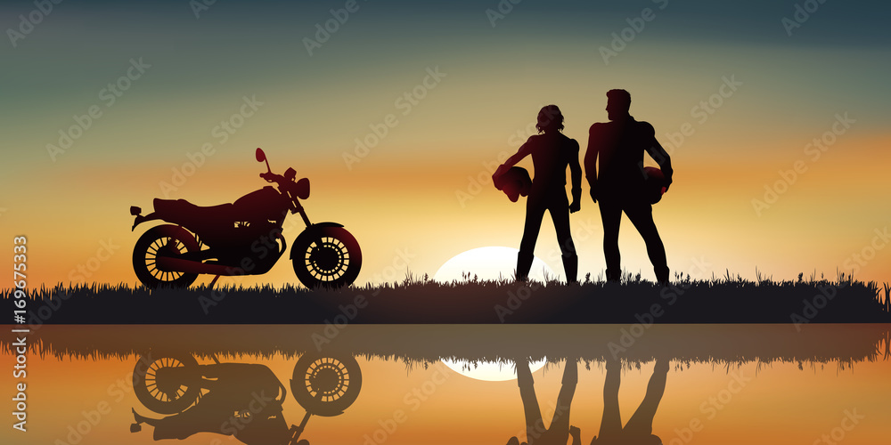 Naklejka premium motocykl - rowerzysta - para - zachód słońca - wolność - krajobraz