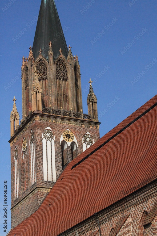 Blick zum Turm der Neubrandenburger Marienkirche