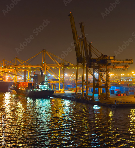 Barcelona shipping commerci...