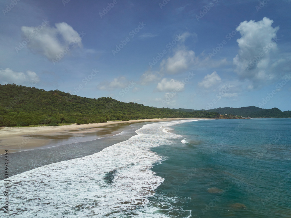 Fototapeta premium Waves of ocean in coastline