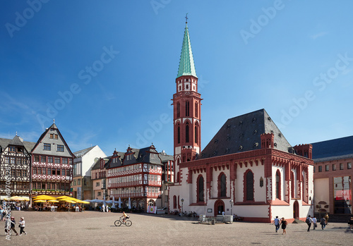 Frankfurt am Main: Römerberg mit Nikolaikirche photo