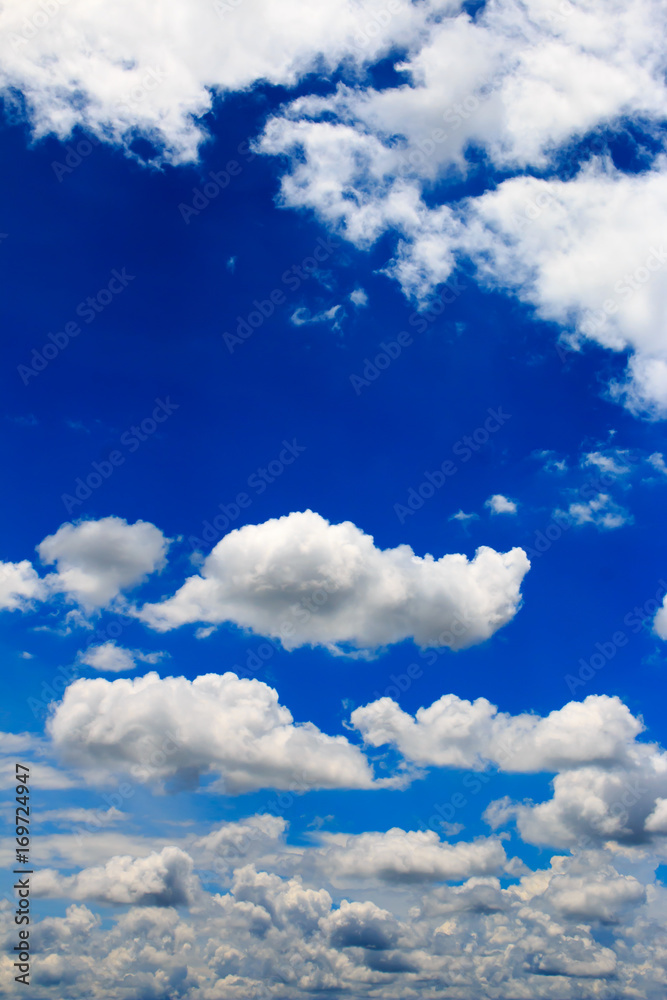Obraz premium Bright blue sky with white clouds